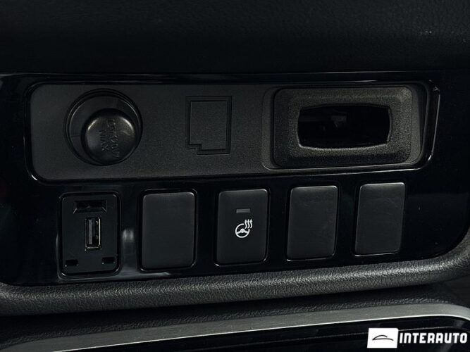 Mitsubishi Outlander 44 interauto-car