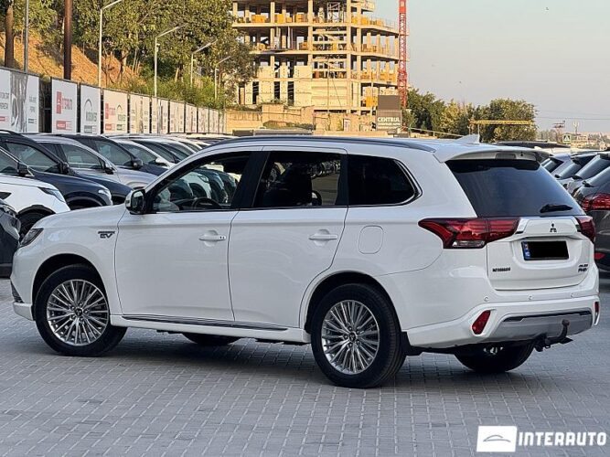 Mitsubishi Outlander 36 interauto-car
