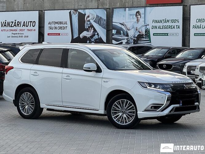 Mitsubishi Outlander 33 interauto-car