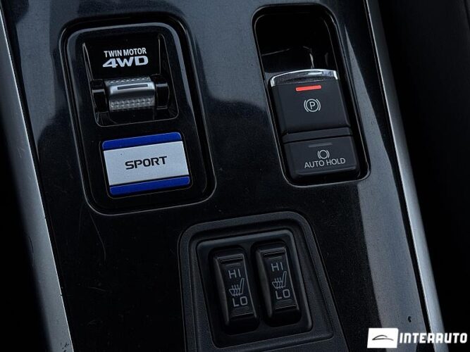 Mitsubishi Outlander 46 interauto-car