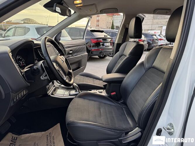 Mitsubishi Outlander 37 interauto-car