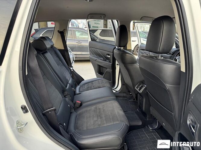 Mitsubishi Outlander 48 interauto-car