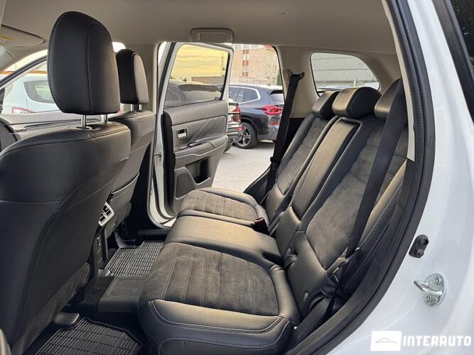 Mitsubishi Outlander 47 interauto-car