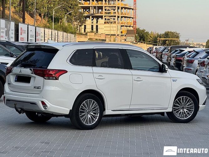 Mitsubishi Outlander 35 interauto-car
