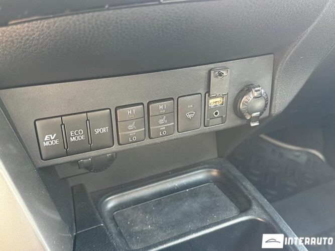 Toyota Rav-4 45 interauto-car