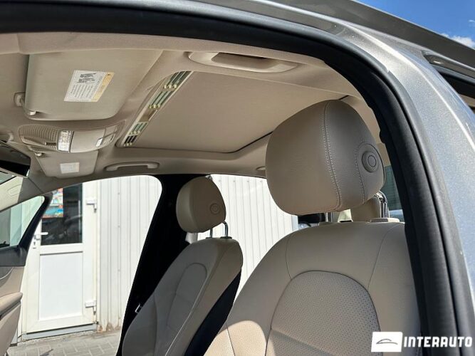 Mercedes C 300 48 interauto-car