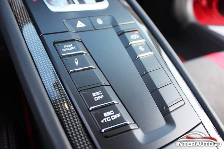 Porsche 911 GT3 26 interauto-car