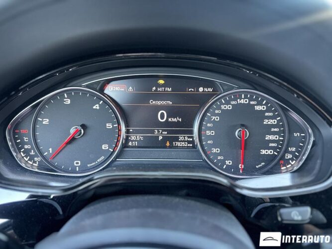 Audi A8 52 interauto-car