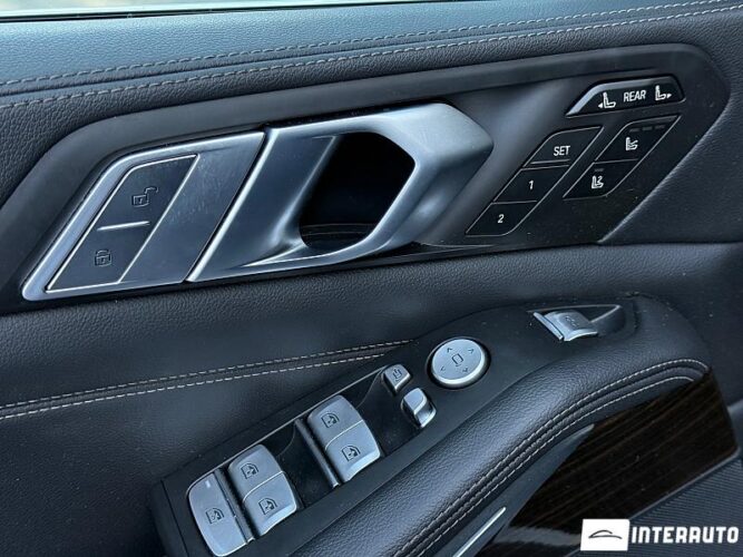 BMW X7 4.0i 40 interauto-car