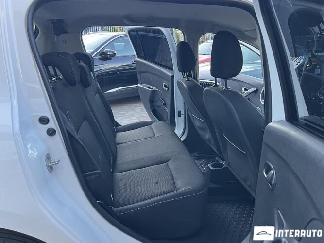 Dacia Sandero 41 interauto-car