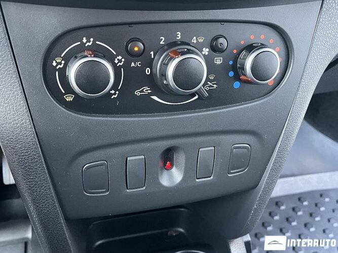 Dacia Sandero 38 interauto-car