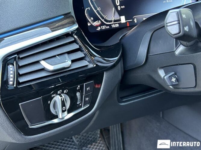 BMW 530e 45 interauto-car