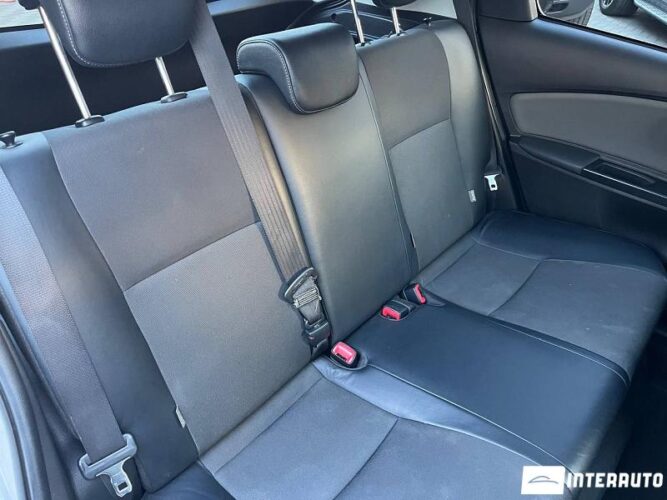 Toyota Yaris 43 interauto-car