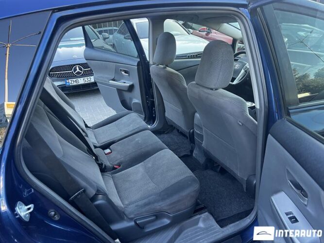 Toyota Prius Plus / V 37 interauto-car