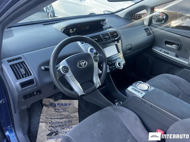 Toyota Prius Plus / V 33 interauto-car