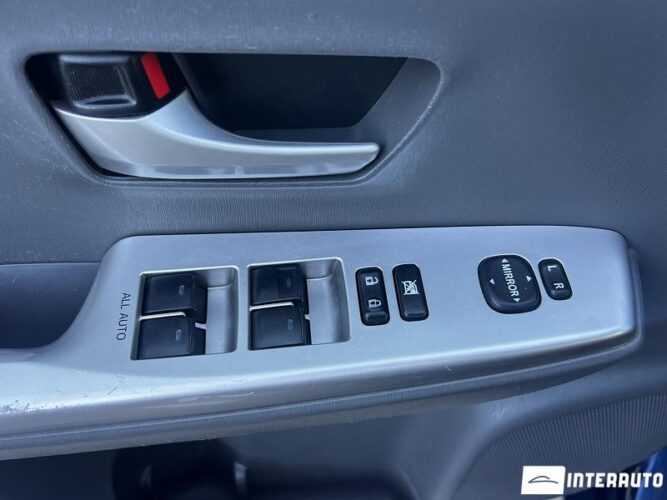 Toyota Prius Plus / V 43 interauto-car