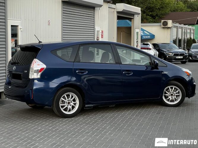 Toyota Prius Plus / V 32 interauto-car
