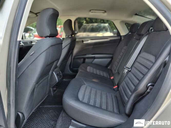 Ford Fusion 37 interauto-car