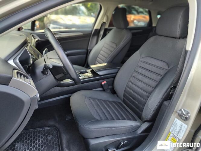 Ford Fusion 33 interauto-car