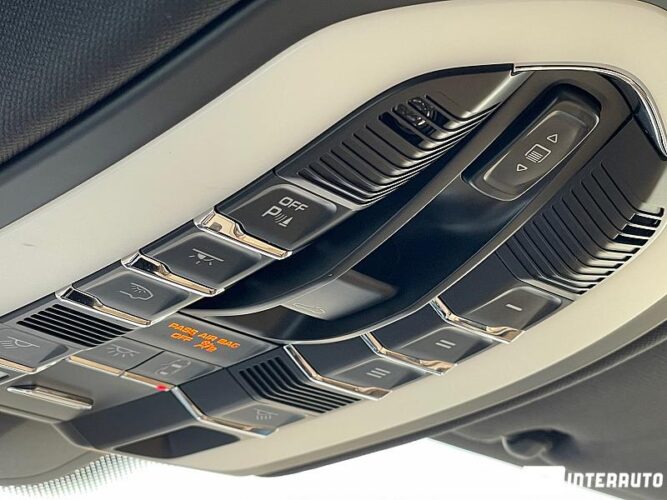 Porsche Cayenne S Hybrid 50 interauto-car