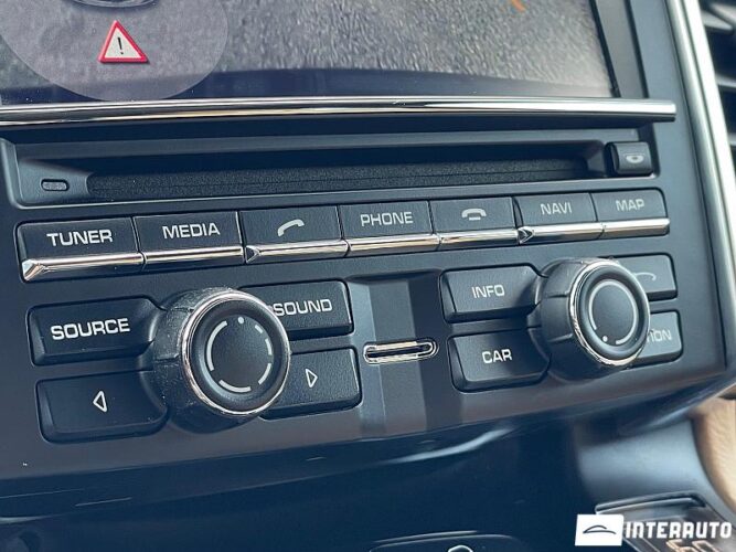 Porsche Cayenne S Hybrid 47 interauto-car