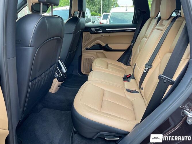 Porsche Cayenne S Hybrid 53 interauto-car