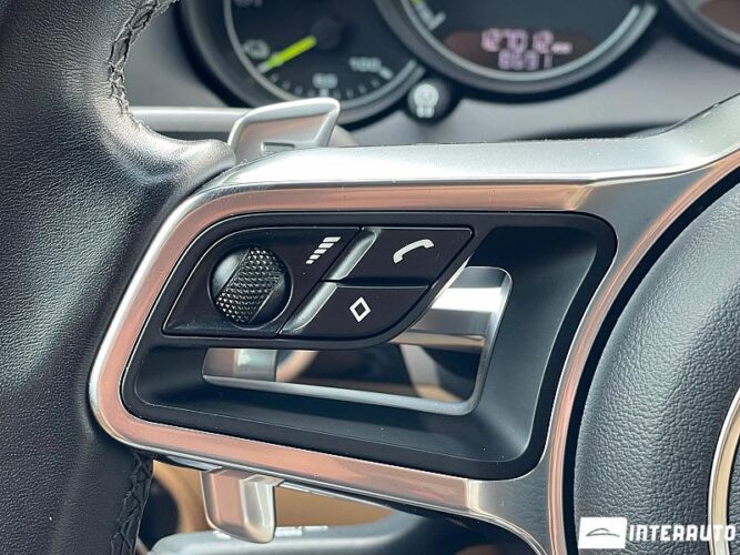 Porsche Cayenne S Hybrid 42 interauto-car