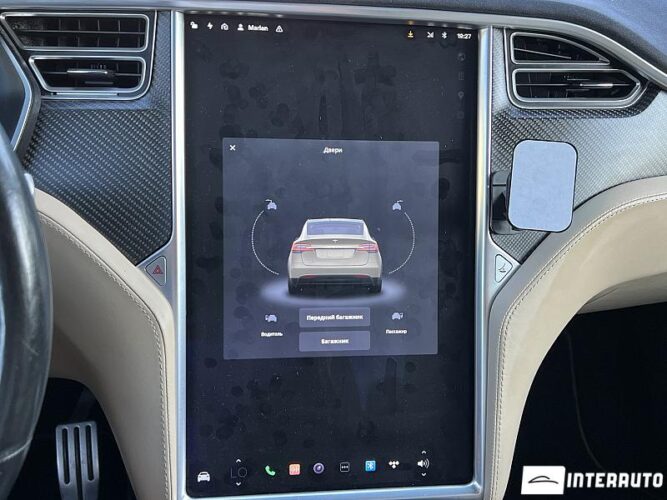 Tesla Model X 52 interauto-car