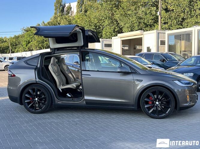 Tesla Model X 46 interauto-car