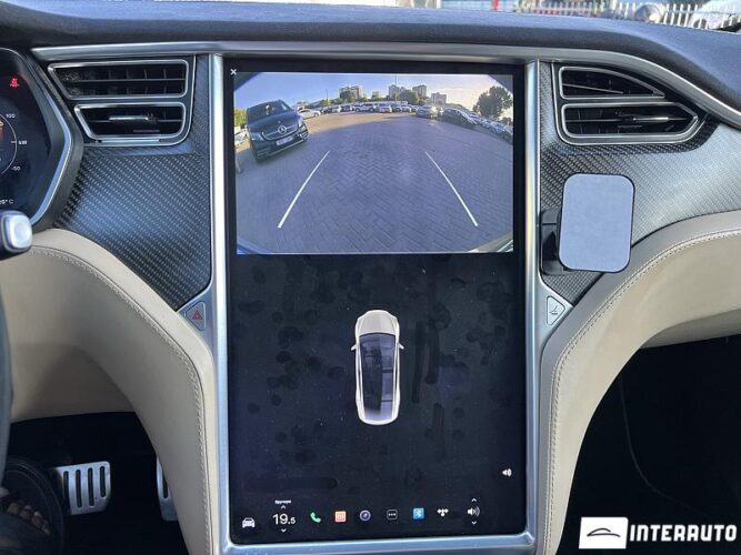 Tesla Model X 53 interauto-car