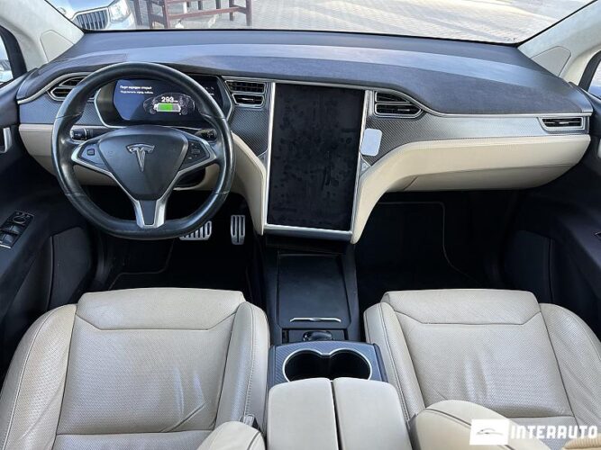 Tesla Model X 49 interauto-car