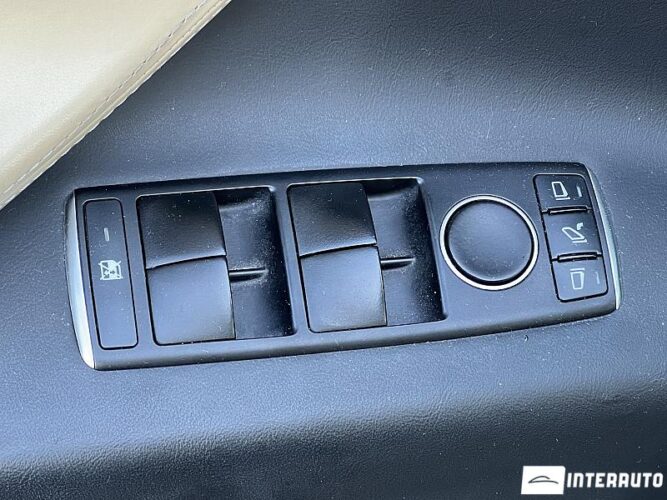 Tesla Model X 48 interauto-car