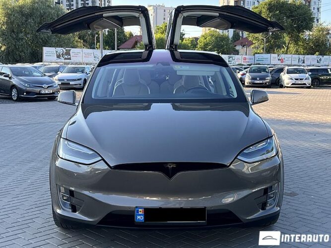 Tesla Model X 43 interauto-car