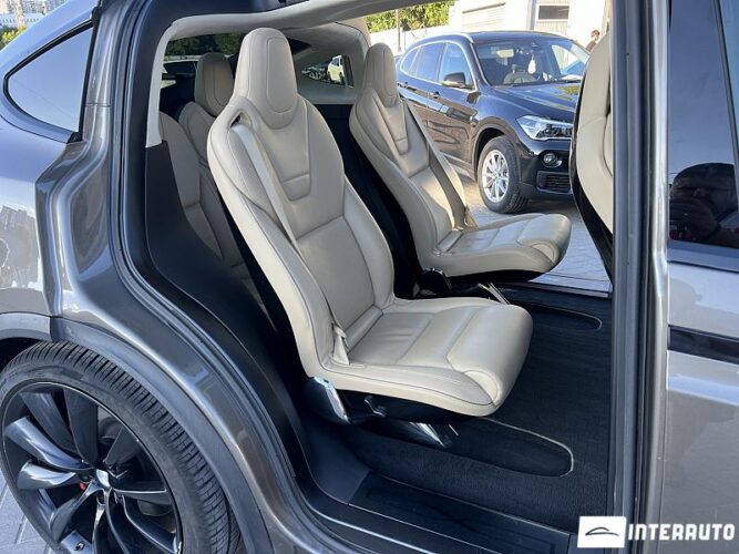 Tesla Model X 62 interauto-car