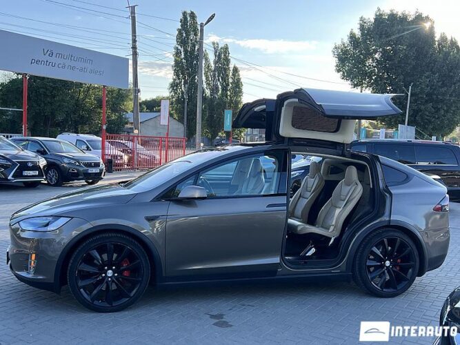 Tesla Model X 45 interauto-car