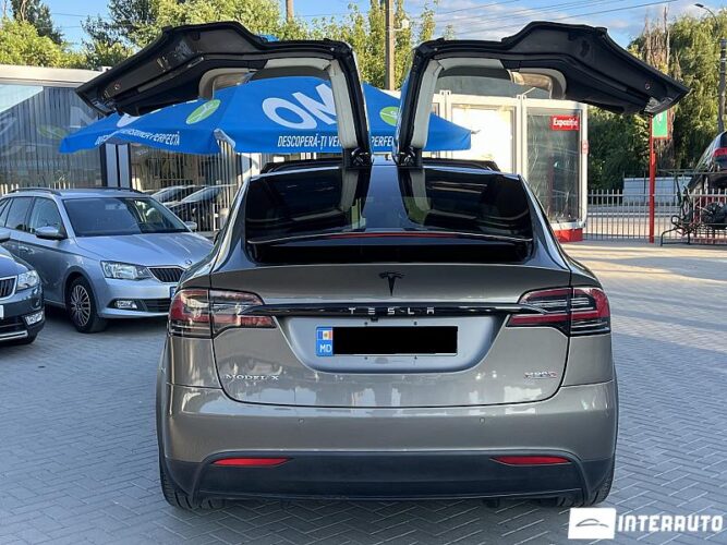 Tesla Model X 44 interauto-car