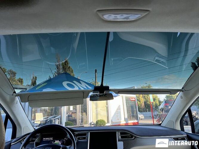 Tesla Model X 57 interauto-car