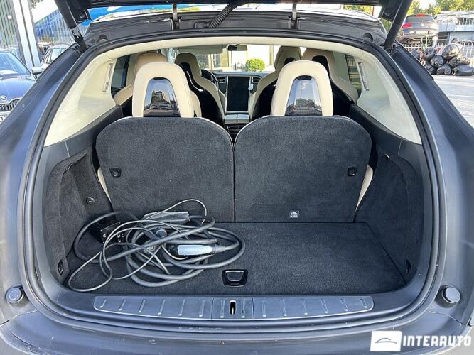 Tesla Model X 63 interauto-car