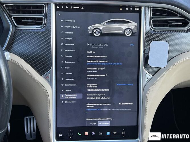Tesla Model X 55 interauto-car