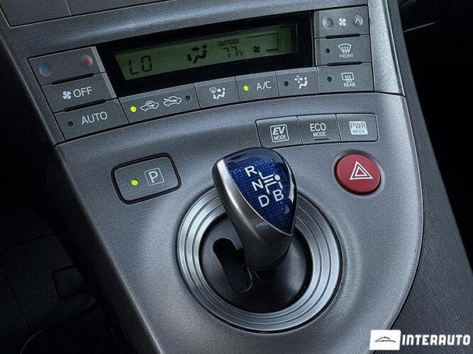 Toyota Prius 41 interauto-car