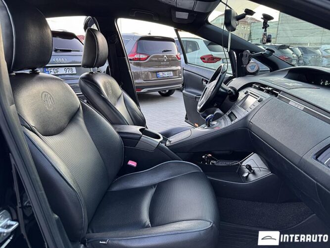 Toyota Prius 44 interauto-car