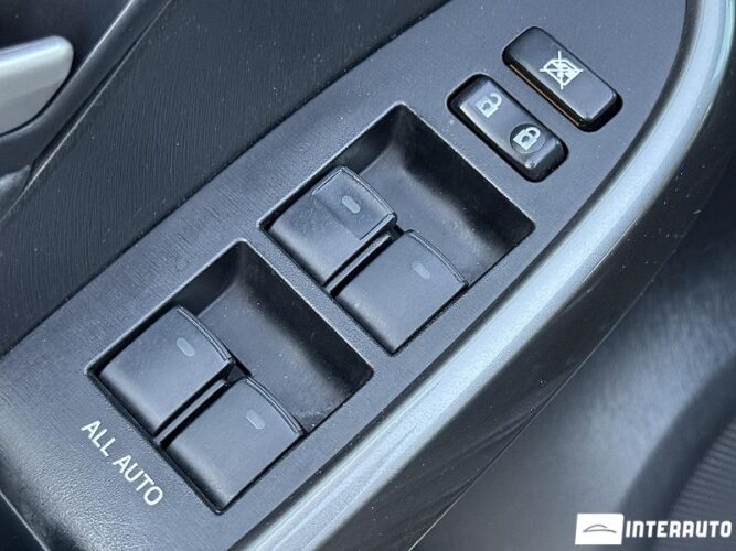 Toyota Prius 48 interauto-car