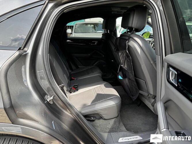 Porsche Cayenne E-Hybrid Coupe 58 interauto-car