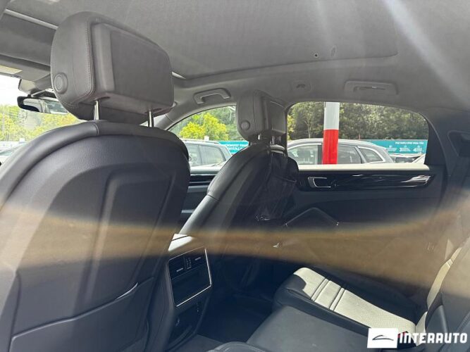 Porsche Cayenne E-Hybrid Coupe 56 interauto-car