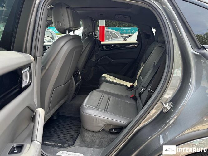 Porsche Cayenne E-Hybrid Coupe 57 interauto-car