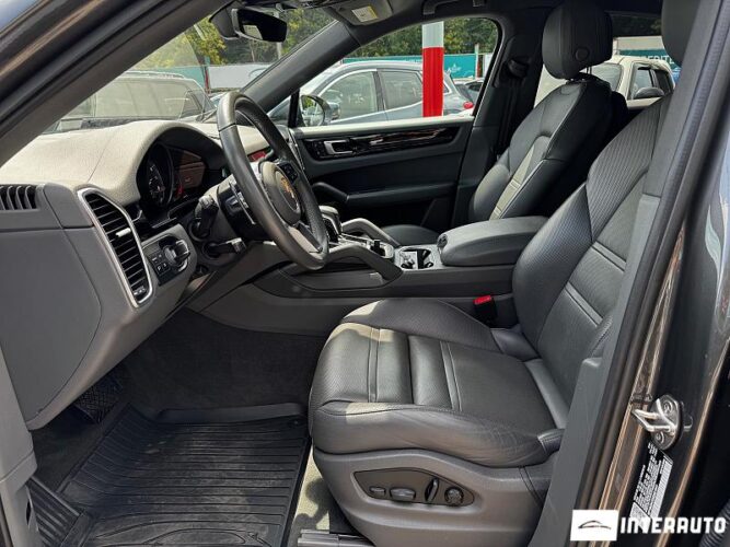 Porsche Cayenne E-Hybrid Coupe 42 interauto-car