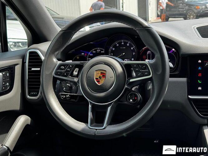 Porsche Cayenne E-Hybrid Coupe 45 interauto-car