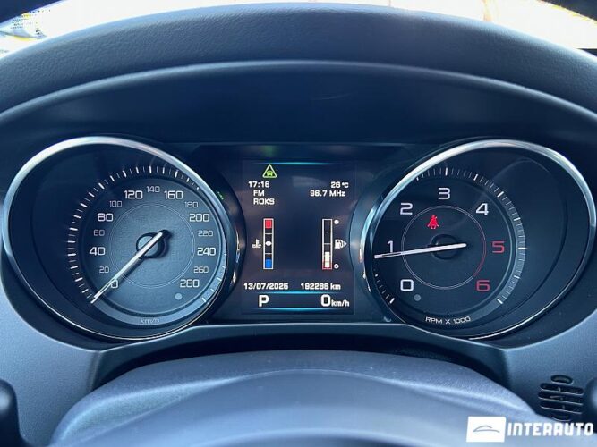 Jaguar XE 44 interauto-car