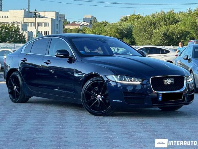 Jaguar XE 35 interauto-car