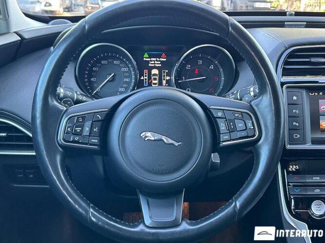 Jaguar XE 43 interauto-car